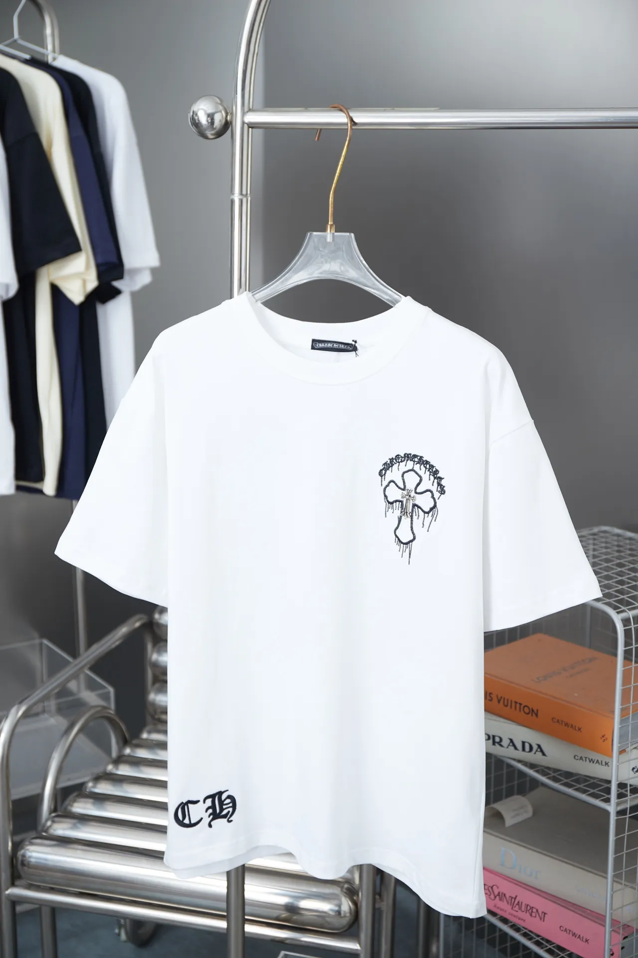 🅿️200 Ch*ome Hearte 25SS early spring new style, patch embroidery hardware, Croix heart cross short sleeves, light luxury, essential item for daily commuting for men and women, correct version, welcome to compare, detailed features · 320g 100% pure cotton double yarn jersey fabric · Custom dyed in the same cylinder, special thickened 32 count double strand 1X1 thread · Imported Tajima machine embroidery and stitch embroidery letters➕original cloth patch embroidered cross➕high temperature hot stamping hardware accessories. Chest embroidery patch with heart pattern➕hand-stitched hardware accessories · Double-needle stitching and cross-stitching technology · Original main mark washed tag brand moisture-proof paper packaging Color: black/white/burgundy Size: S/M/L/XL